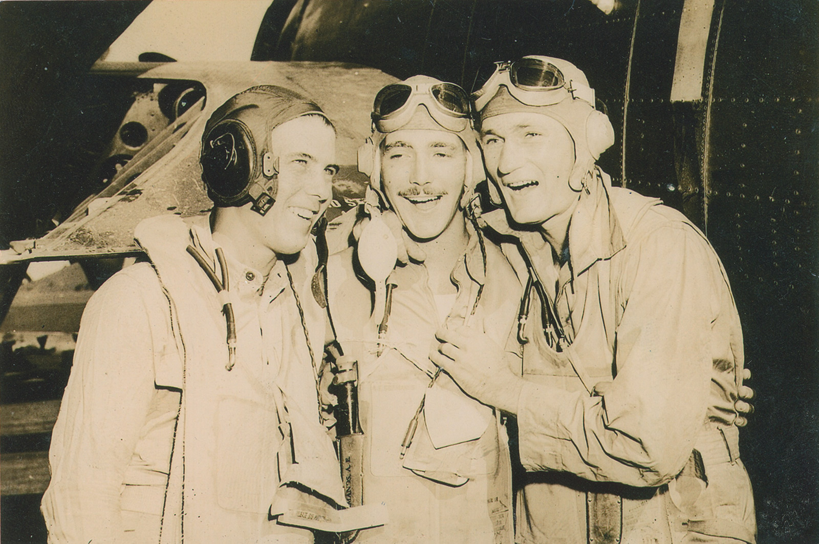 Bus Crumpton with fellow Marine Air Corps pilots. Courtesy of the Crumpton family.